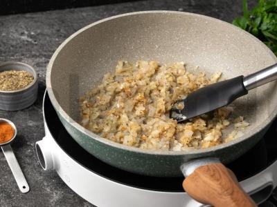 Menkių filė pomidorų padaže su feta Žingsnis 2