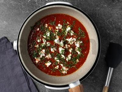 Menkių filė pomidorų padaže su feta Žingsnis 4