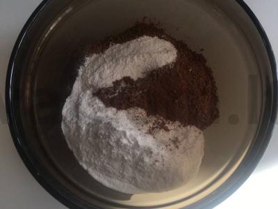 Keksas mikrobangų krosnelėje per 5 minutes Žingsnis 1