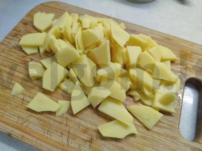 Vištienos troškinio ir bulvių sriuba Žingsnis 1