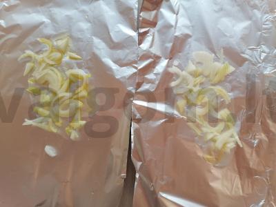 Lašiša, kepta su svogūnais, citrina ir rozmarinu Žingsnis 2