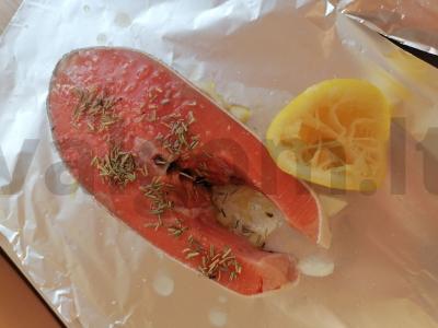 Lašiša, kepta su svogūnais, citrina ir rozmarinu Žingsnis 4