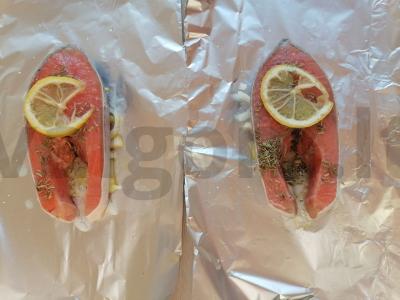 Lašiša, kepta su svogūnais, citrina ir rozmarinu Žingsnis 5