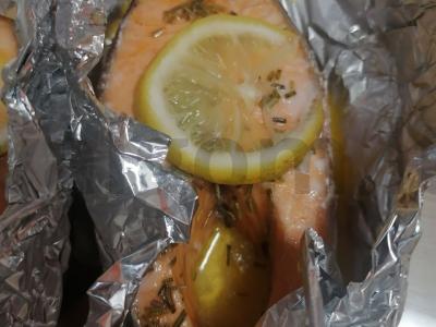 Lašiša, kepta su svogūnais, citrina ir rozmarinu Žingsnis 8