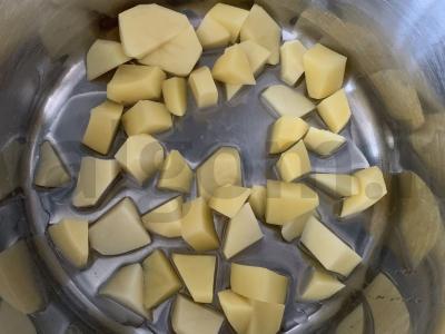 Daržovių ir pomidorų pastos troškinys Žingsnis 1