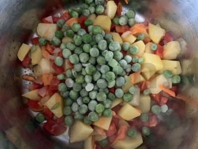 Daržovių ir pomidorų pastos troškinys Žingsnis 4