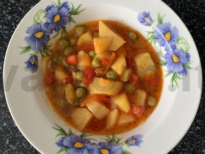 Daržovių ir pomidorų pastos troškinys pagrindine nuotrauka