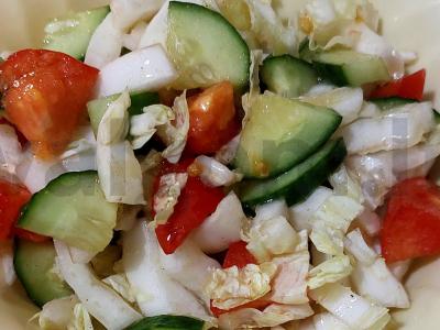 Vitamininis aštrus salotas pagrindine nuotrauka