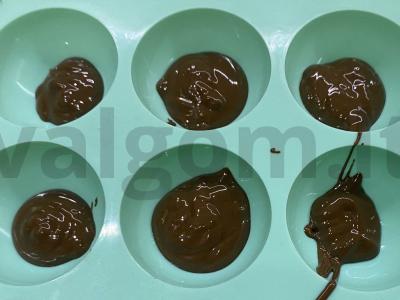 Šokoladiniai kakavos bombelės gėrimui Žingsnis 5