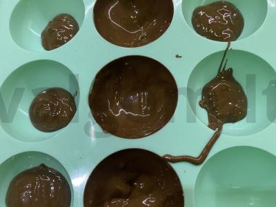 Šokoladiniai kakavos bombelės gėrimui Žingsnis 6