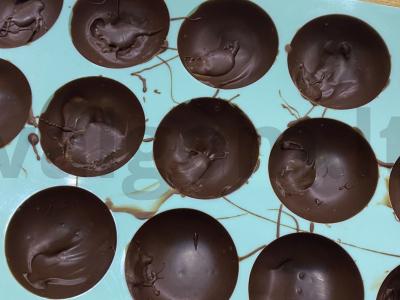 Šokoladiniai kakavos bombelės gėrimui Žingsnis 8