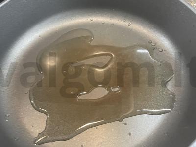 Česnakiniai skrebučiai iš Rygos duonos Žingsnis 1