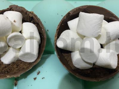 Šokoladiniai kakavos bombelės gėrimui pagrindine nuotrauka