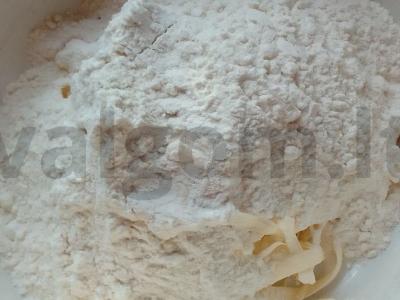 Smėlinis pyragas su vaisiais ir varške Žingsnis 2