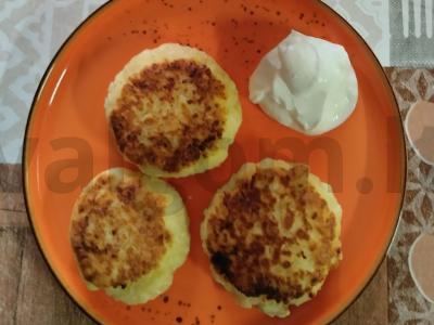 Sūrio blynai su krakmolu be miltų pagrindine nuotrauka