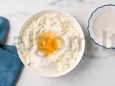 Smėlinis pyragas su varškės įdaru Žingsnis 4