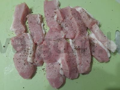 Troškinta kiauliena su pomidorų pasta lėtoje viryklėje Žingsnis 2