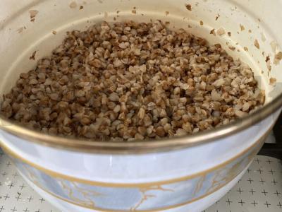 Grikių košė su medumi ir bananais Žingsnis 1