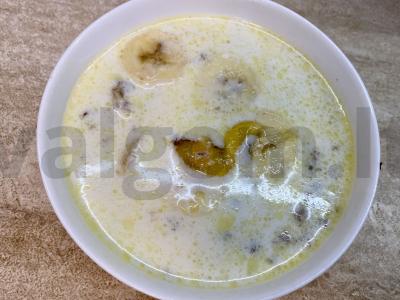 Grikių košė su medumi ir bananais pagrindine nuotrauka