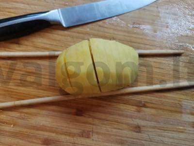 Bakoninė bulvė su sūriu Žingsnis 1