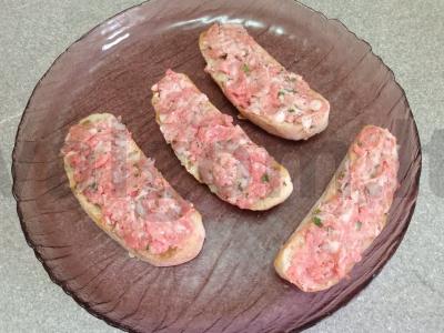 Karšti sumuštiniai iš ciabatta su faršu, sūriu ir daržovėmis Žingsnis 4