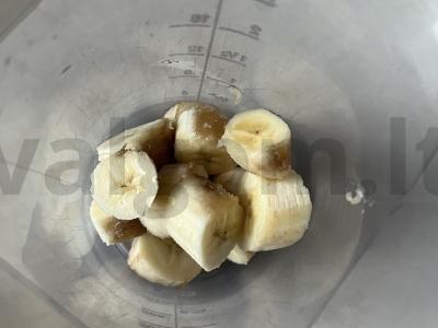 Bananų ledai su avietėmis Žingsnis 1