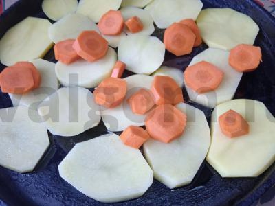 Kiaulienos šonkauliai, kepti su daržovėmis ir pipirų mišiniu Žingsnis 2