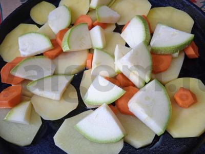 Kiaulienos šonkauliai, kepti su daržovėmis ir pipirų mišiniu Žingsnis 3