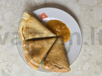 Blynai su vaisių desertu pagrindine nuotrauka