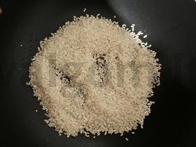 Troškintas ryžiai su česnaku ir paprika keptuvėje Žingsnis 2