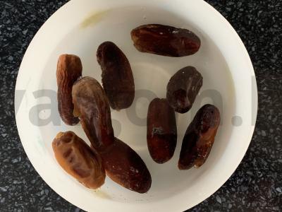 Datulės su varškės sūriu ir migdolais desertui Žingsnis 1