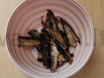 Kanapės su šprotų ir jalapeño pipirais Žingsnis 1