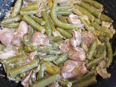 Vištienos širdelės su žirneliais ir makaronų garnyru Žingsnis 8