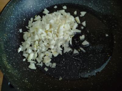 Salotos iš burokėlių lapų su grietinės padažu Žingsnis 1