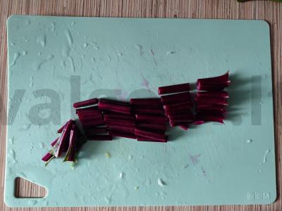 Salotos iš burokėlių lapų su grietinės padažu Žingsnis 3