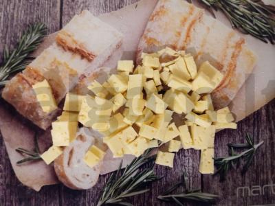 Salotas su vyšniniais pomidorais ir krabų lazdelėmis Žingsnis 3