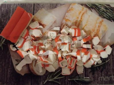 Salotas su vyšniniais pomidorais ir krabų lazdelėmis Žingsnis 4