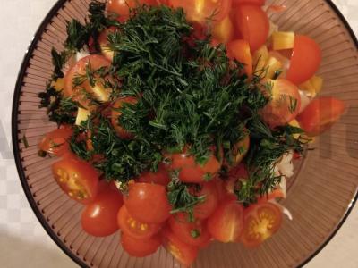 Salotas su vyšniniais pomidorais ir krabų lazdelėmis Žingsnis 6