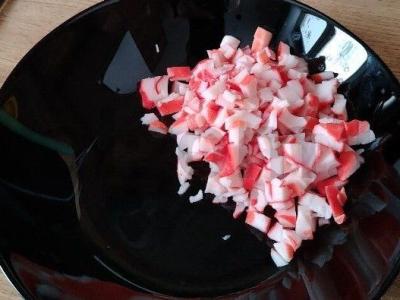 Agurkų ritinėliai su krabų mėsa Žingsnis 2