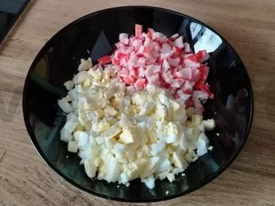 Agurkų ritinėliai su krabų mėsa Žingsnis 3