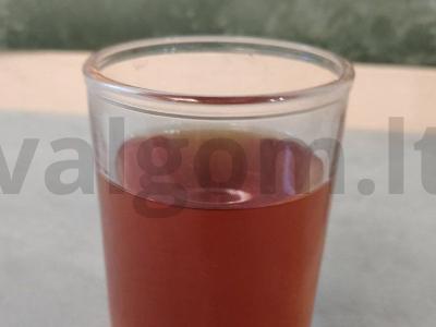 Vitamininis arbata su melisa ir gvazdikėliais pagrindine nuotrauka