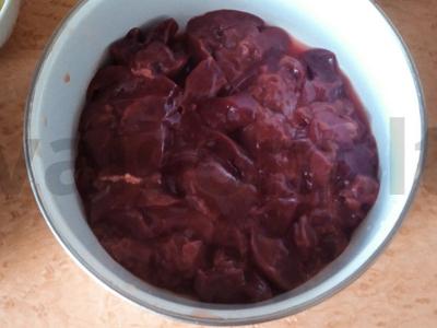 Salotas su vištienos kepenėlėmis, obuoliais ir vynuogėmis Žingsnis 1