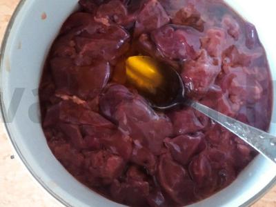 Salotas su vištienos kepenėlėmis, obuoliais ir vynuogėmis Žingsnis 3