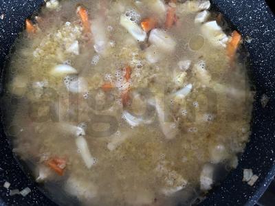 Bulguras su vištienos krūtinėle keptuvėje Žingsnis 4