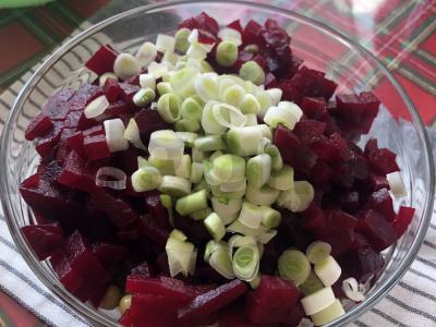 Lengvas vinigretas su raugintais kopūstais ir žaliu svogūnu Žingsnis 5