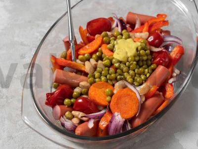 Kepti dešrelės su daržovėmis ir baltaisiais pupelėmis Žingsnis 4