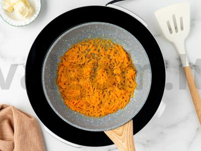 Omletas su morkomis Žingsnis 1