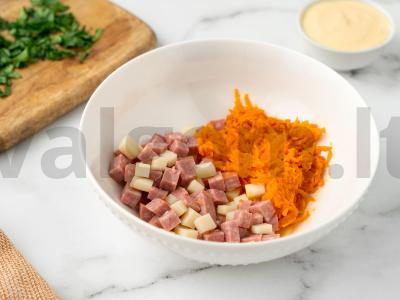 Omletas su morkomis Žingsnis 2