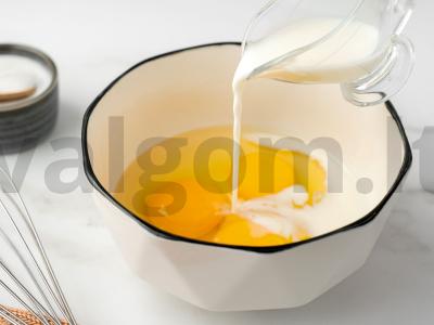 Omletas su morkomis Žingsnis 3