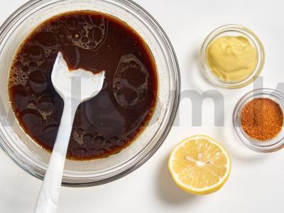 Sultinga jautiena su česnaku ir džiovintais slyvomis Žingsnis 1